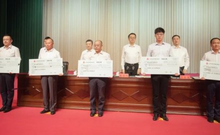 擁有省首臺套技術裝備，軟控獲膠州市獎勵